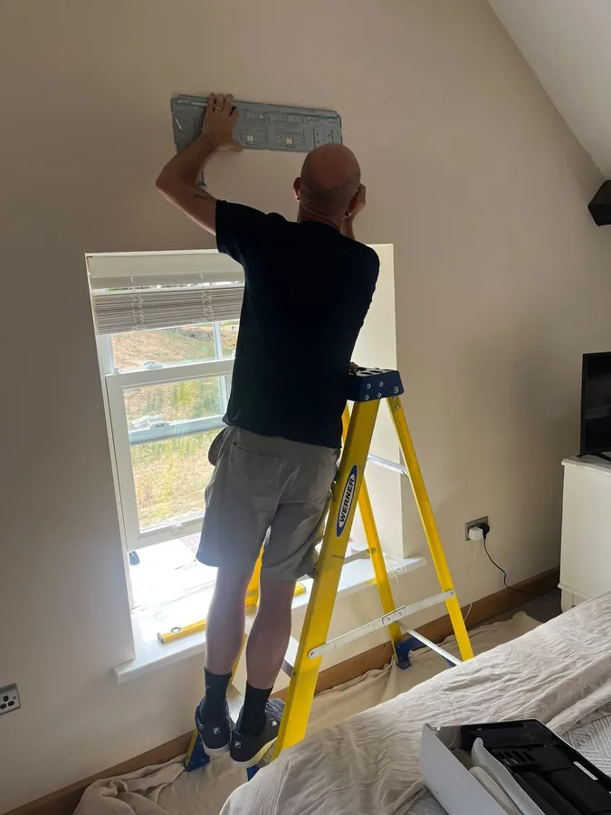 Fitting the mounting bracket for a bedroom air conditioner above a window